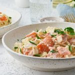 Tallarines con salmón en salsa blanca