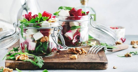 Ensalada crujiente de mora con nuez