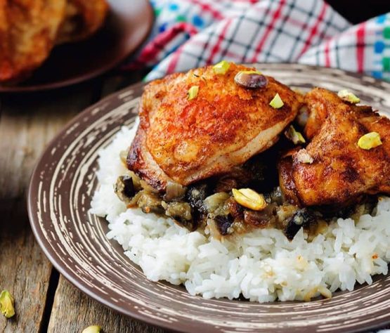 Galantina de pollo con pistacho arándanos y rebozuelos