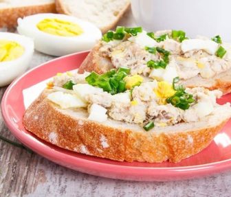 baguete-con-pasta-de-pescado-atun-foto-contenidos-sabor-usa