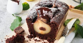 bizcocho-chocolate-con-peras-horneadas-foto-contenidos-sabor-usa