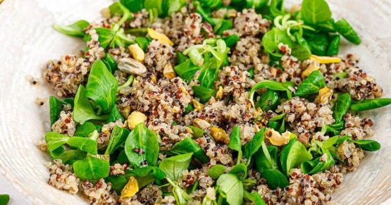 Ensalada de quinoa, maíz y pistacho