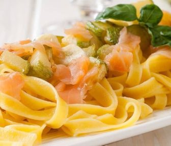 pasta-con-salsa-de-salmon-foto-contenidos-sabor-usa