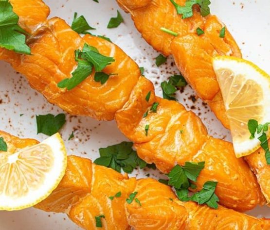 Pinchos de Salmón con Limón y Perejil