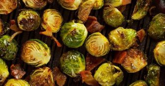 brocheta-de-coles-de-bruselas-foto-contenidos-sabor-usa