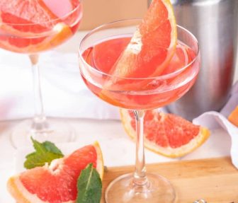 martini-de-toronja-roja-y-albahaca-foto-contenidos-sabor-usa