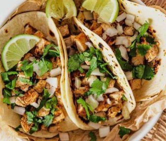 tacos-de-pollo-con-salsa-de-mango-foto-contenidos-sabor-usa