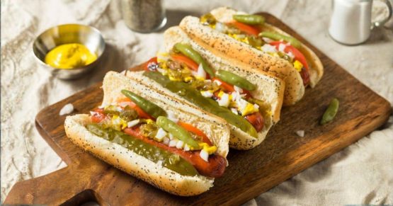 Hot dog Chicago style