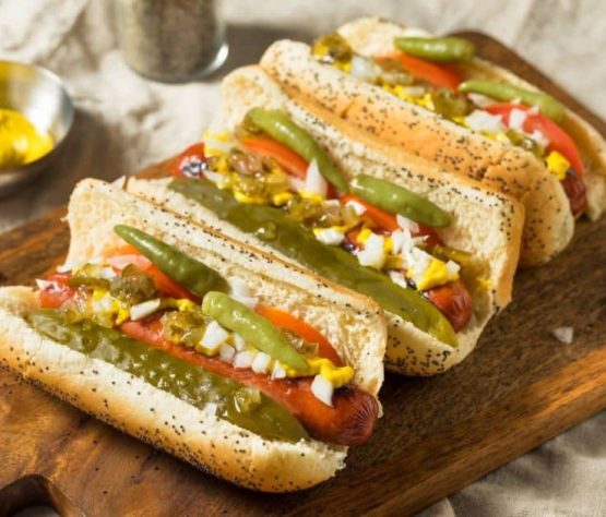 Hot dog Chicago style