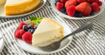 cheesecake-de-fresa-y-arandanos-sabor-usa