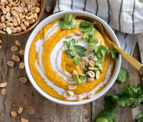 Sopa de 5 especias con batata y arvejas amarillas