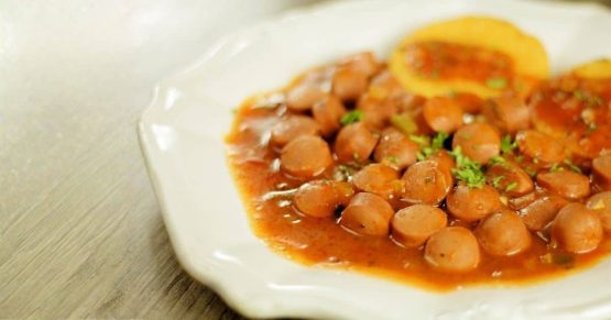 Tortillas con salchicha guisada